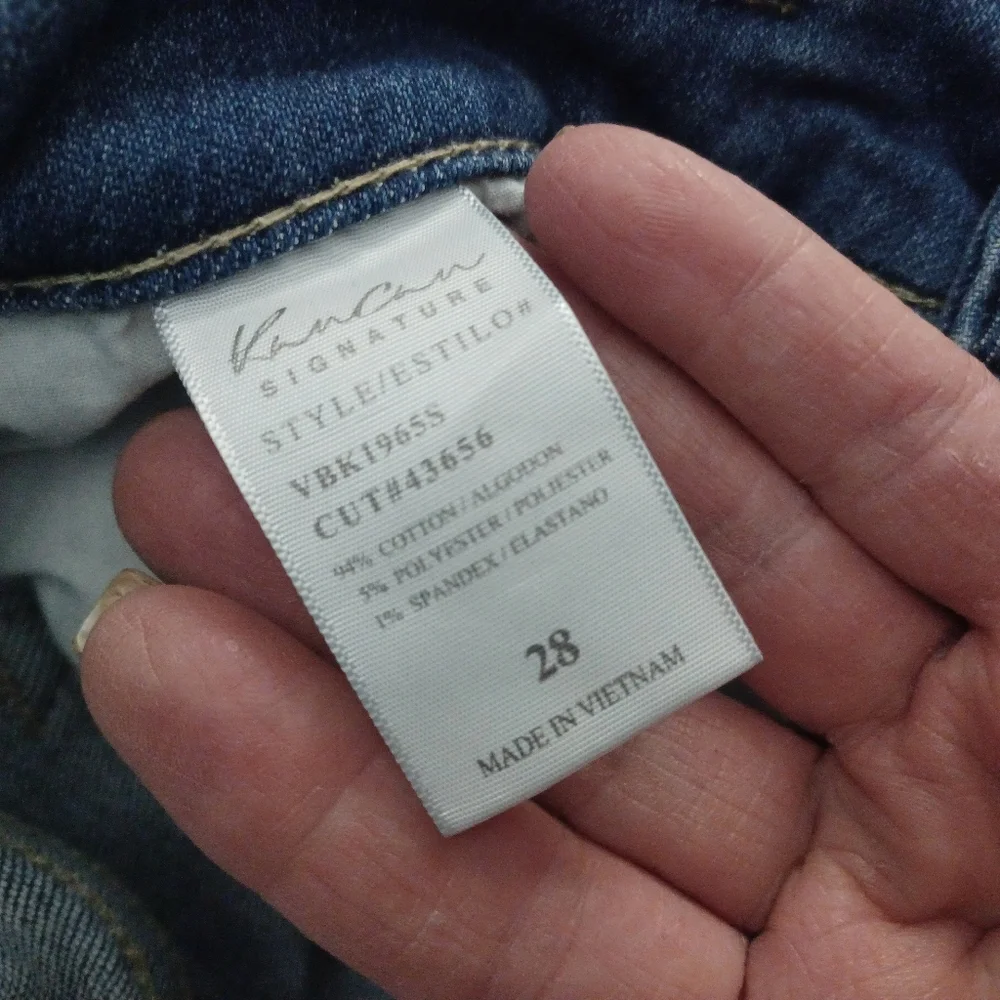 KanCan Distressed Jeans Sz 28